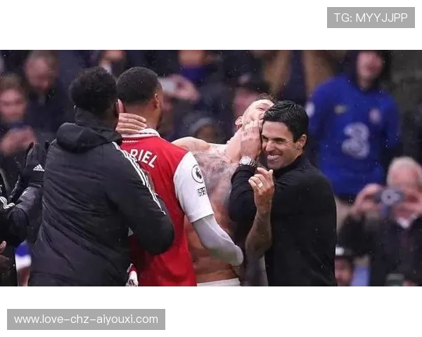 曼城中路短传连动形成有效推进